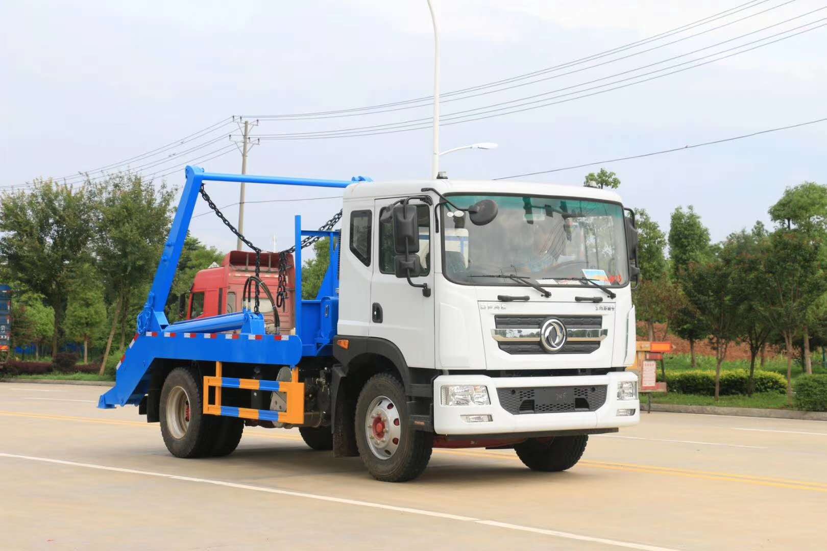 東風(fēng)D9擺臂垃圾車高清圖